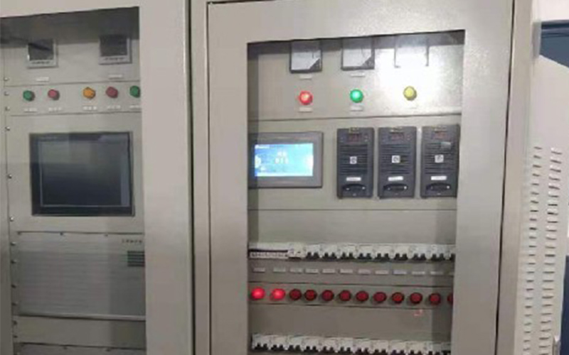 山東鋼鐵萊蕪分公司棒材廠(chǎng)中區(qū)水壓機(jī)高壓泵站直流屏，充饋電一體屏